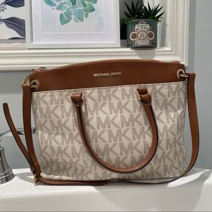 Micheal Kors purse mid size